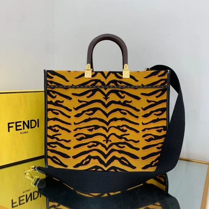 Ladies Fendi handbags with a detachable wallet insert for added convenienceWF -  Fendi Bag - 242